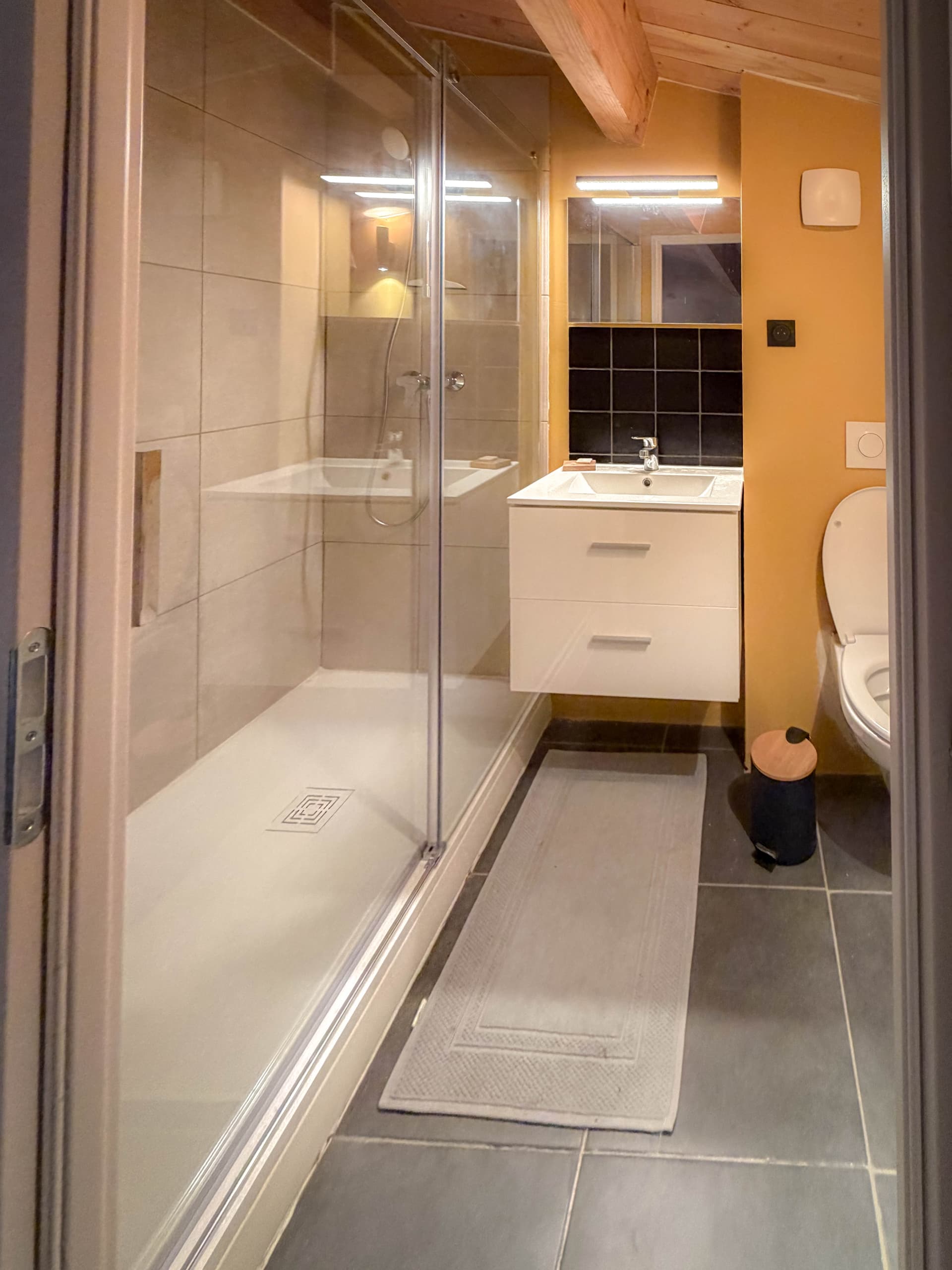 Bebop Studio bathroom