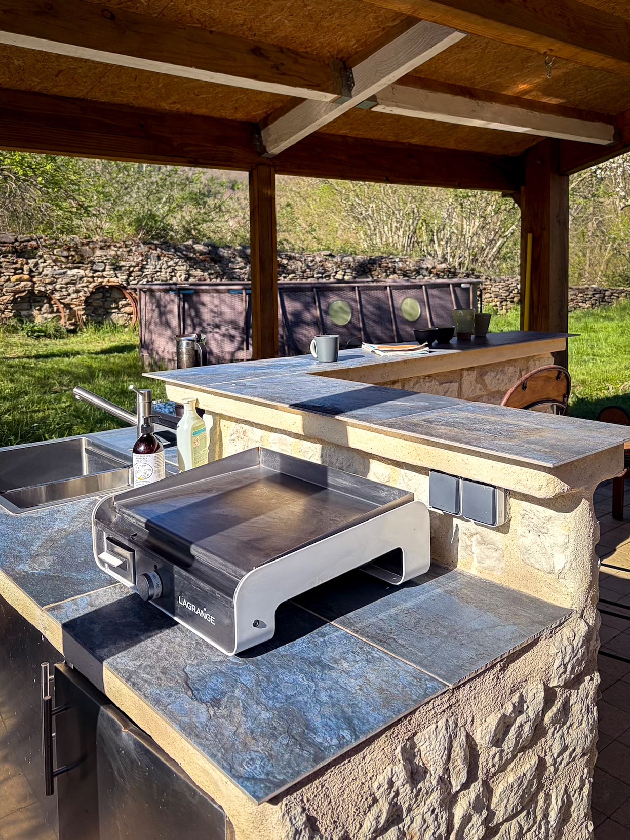 Open (over-roofed) kitchen