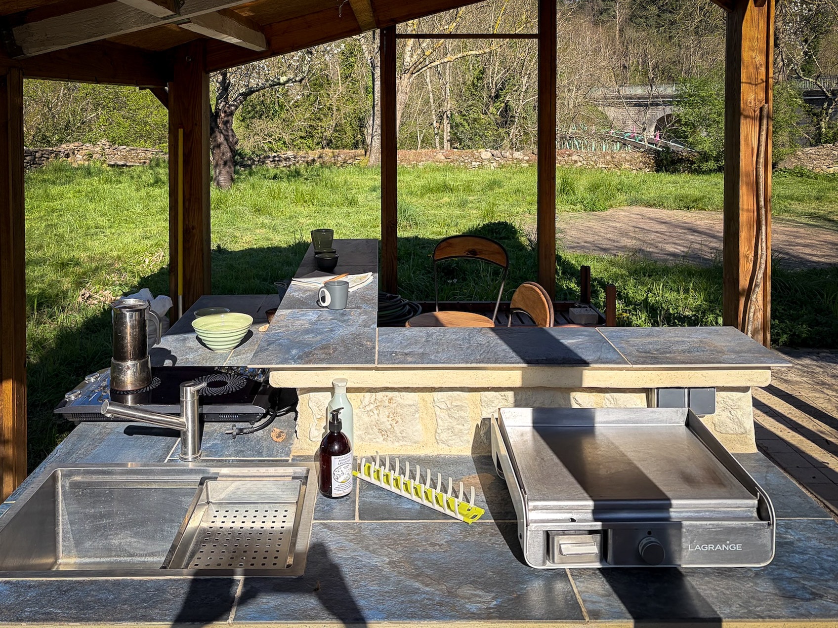 Open (over-roofed) kitchen