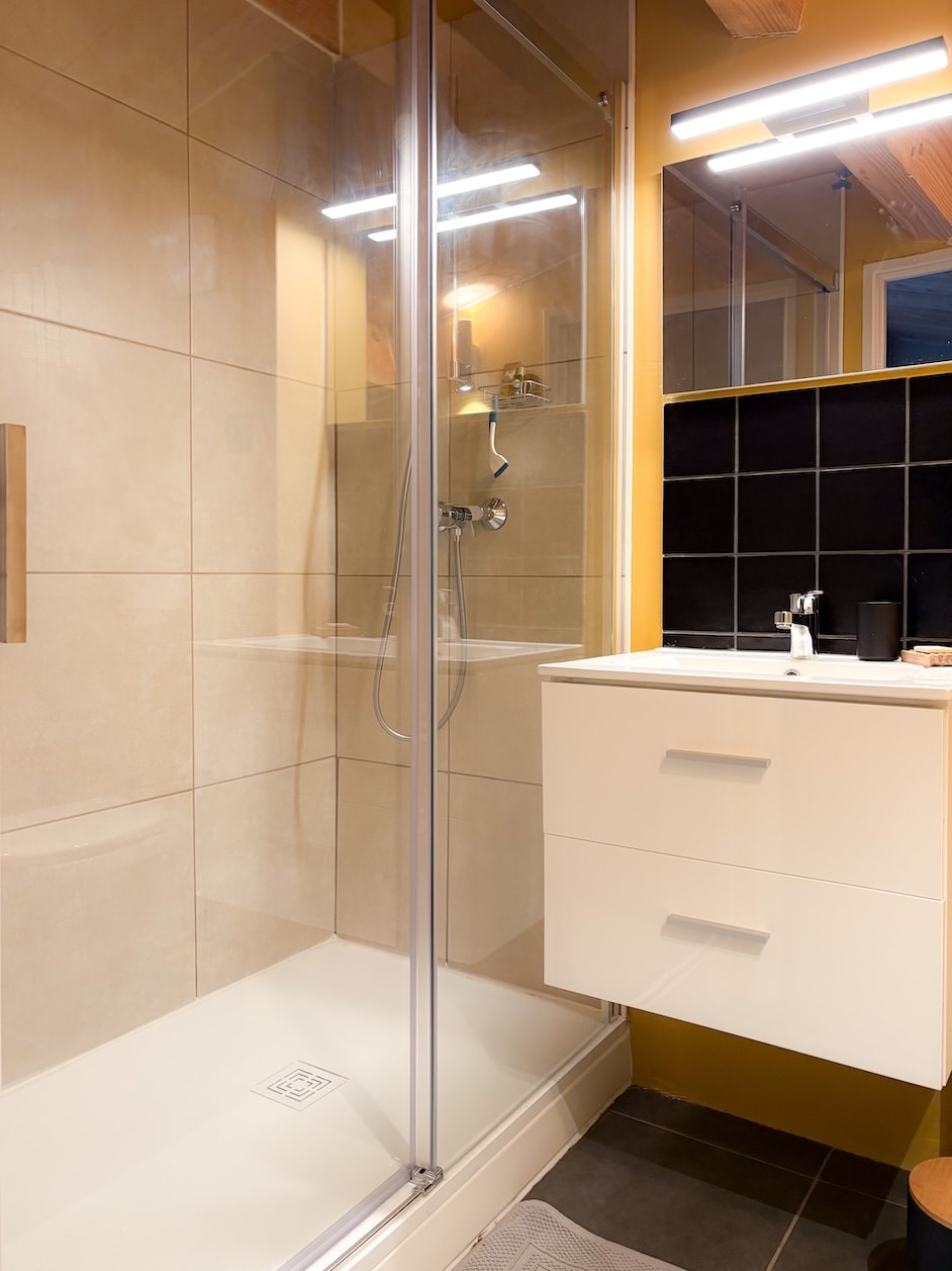 Bebop Studio ensuite bathroom