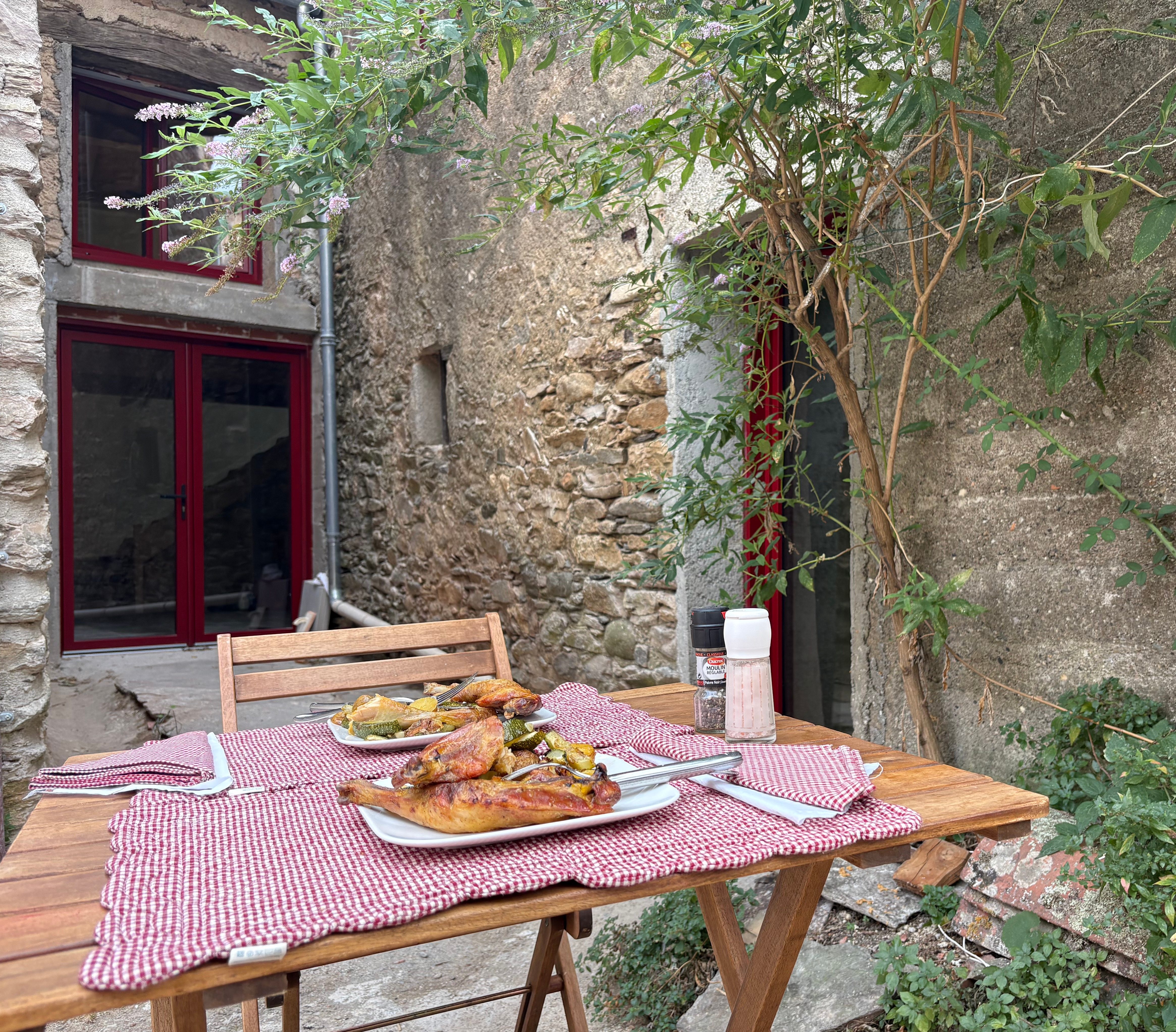 Bebop Studio outdoor dining area